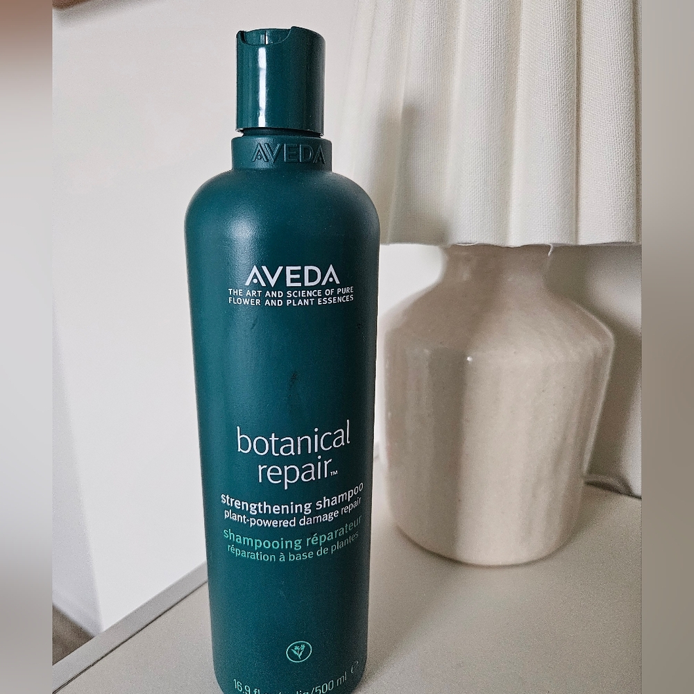 Aveda Botanical Repair Strengthening Shampoo